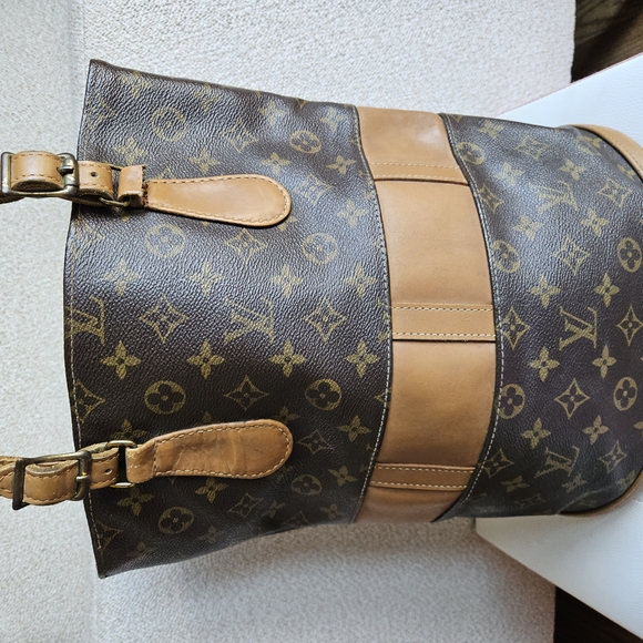 Louis Vuitton Monogram Tote Bag - Picture 6 of 16